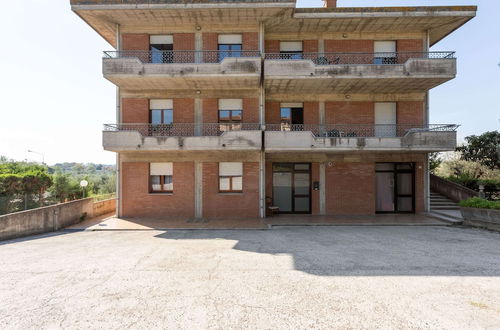 Foto 32 - Apartment in Tuoro sul Trasimeno With Pool