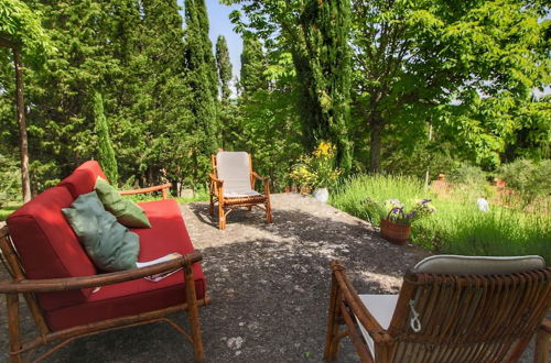 Photo 38 - Detached Cottage With Swimming Pool