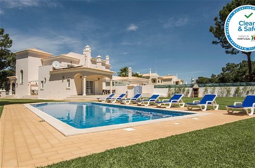 Photo 1 - Beautiful 8-bed Golf Villa in Vilamoura, Algarve