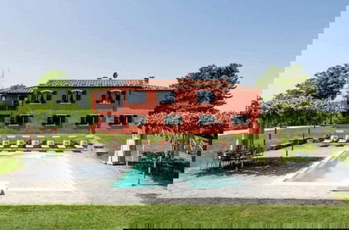 Foto 1 - Villa With Private Swimming Pool