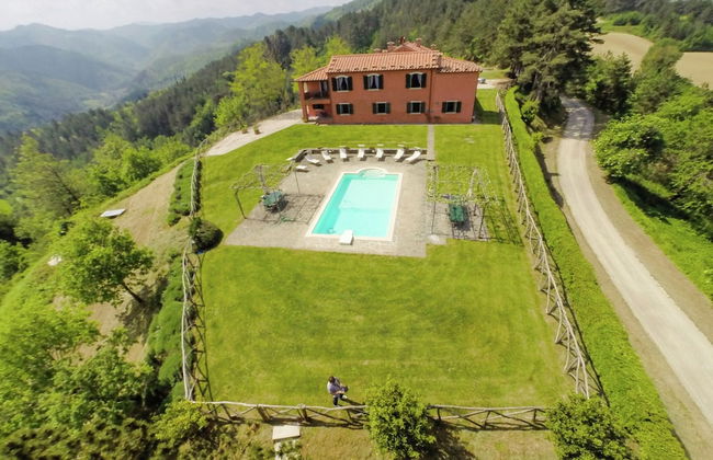 Villa With Private Swimming Pool - Photo 28
