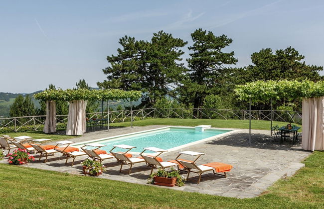 Villa With Private Swimming Pool - Photo 25