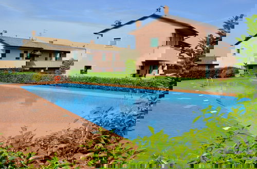 Foto 16 - Residence and Quiet Residence With Pool, Near the Lake
