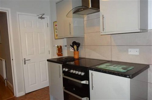 Photo 7 - Beautiful 4 Bed House - Great Central Location - Wolverhampton