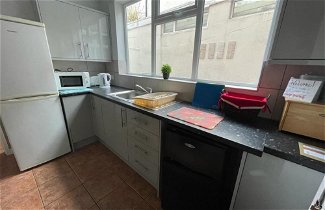 Photo 3 - Beautiful 4 Bed House - Great Central Location - Wolverhampton