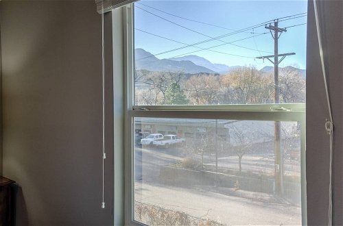 Photo 20 - 2BR Modern & Chic Comfy Home in Old Colorado