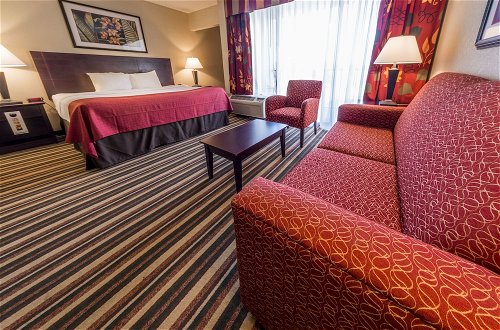 Photo 2 - Holiday Inn & Suites Orlando SW - Celebration Area, an IHG Hotel