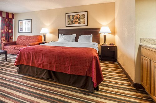 Photo 3 - Holiday Inn & Suites Orlando SW - Celebration Area, an IHG Hotel