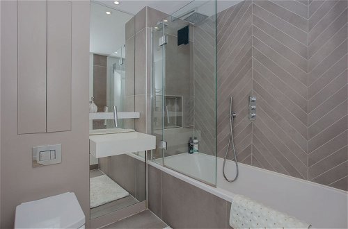 Photo 20 - Contemporary 1 Bedroom Apartment in South London