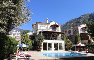 Photo 1 - Villa FT04 by JoyLettings