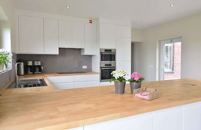 Spacious Holiday Home With Pond in Poperinge - Foto 27