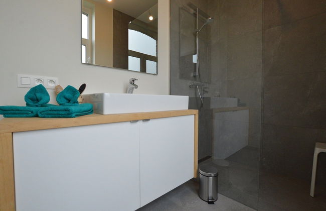 Spacious Holiday Home With Pond in Poperinge - Foto 53