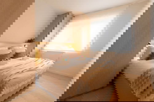 Photo 21 - Stunning Apartment on top Location With Parking