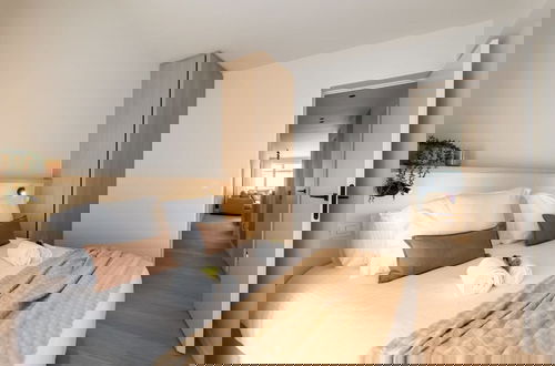 Photo 16 - Stunning Apartment on top Location With Parking