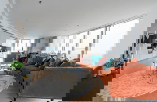Foto 1 - Fabulous Three-bedroom Apartment by the River