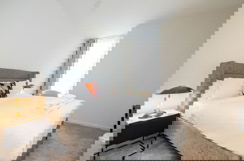 Foto 7 - Fabulous Three-bedroom Apartment by the River