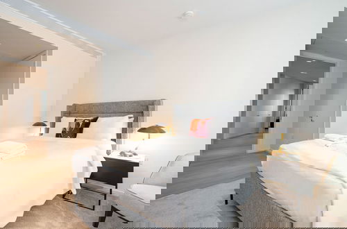 Foto 3 - Fabulous Three-bedroom Apartment by the River