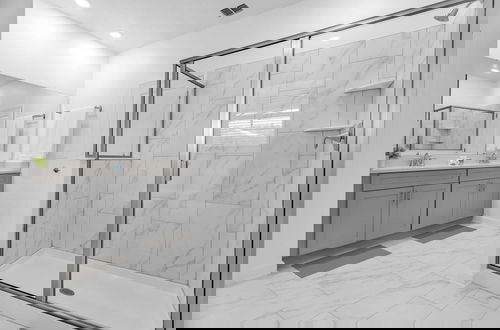 Foto 37 - Upstay - Lakeview Mansion w Pool Spa and Cinema