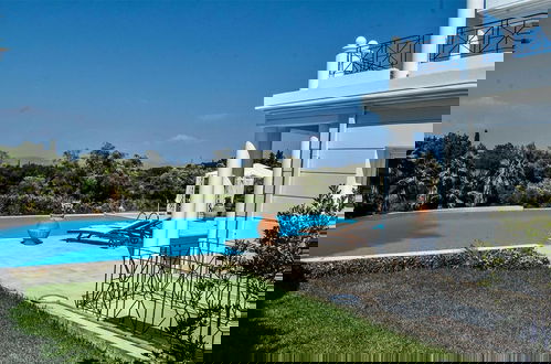 Foto 3 - Villa Noulia With 4 Bedrooms and 2 Bathrooms