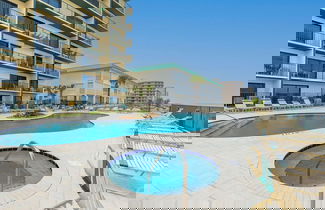 Foto 3 - Top Floor Oceanfront Condo w Pool Beach Access