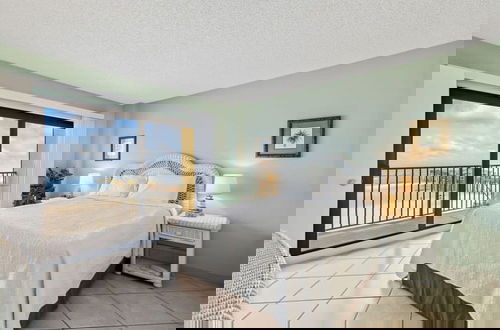 Foto 13 - Sweet Sunrise Oceanfront Condo w Pool Hot Tub