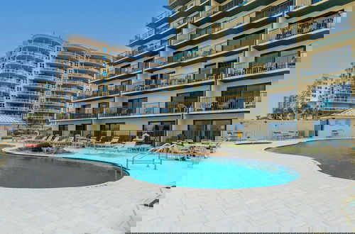 Foto 25 - Top Floor Oceanfront Condo w Pool Beach Access