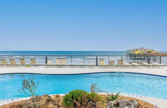 Top Floor Oceanfront Condo w Pool Beach Access - Foto 1