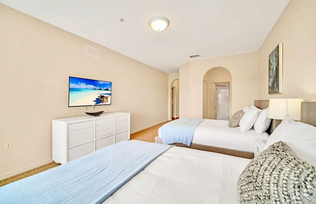 Modern 2BR Condo - Hot Tub and Pool - Near Disney - Foto 13