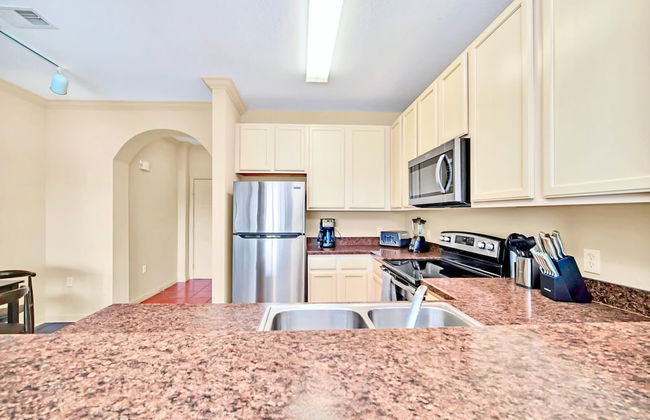 Modern 2BR Condo - Hot Tub and Pool - Near Disney - Foto 7