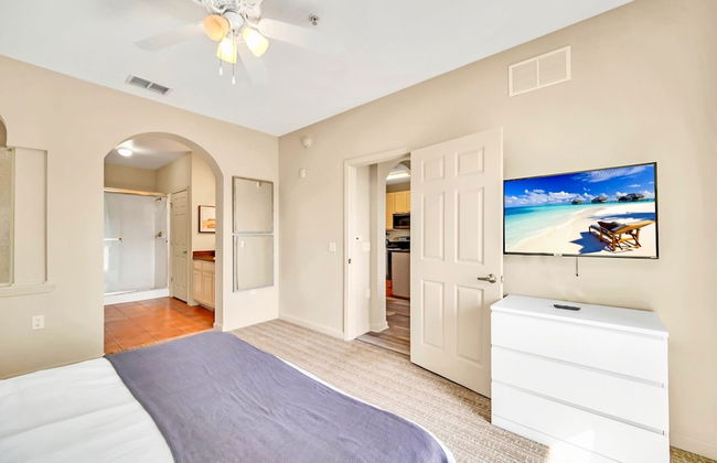 Modern 2BR Condo - Hot Tub and Pool - Near Disney - Foto 9