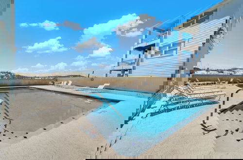 Foto 23 - Romar Beach 203