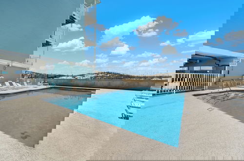 Foto 22 - Romar Beach 203