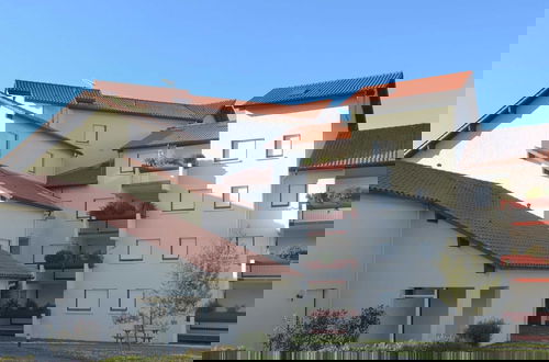 Photo 6 - Inviting Apartment With Balcony