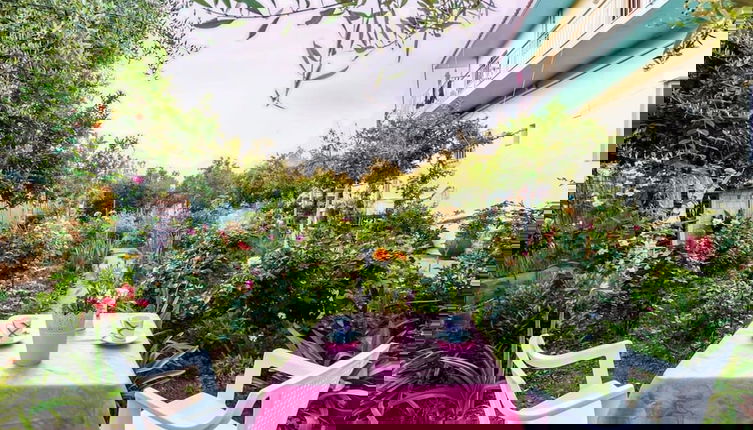 Foto 1 - Summer Rose Garden Getaway - A Step to the Beach