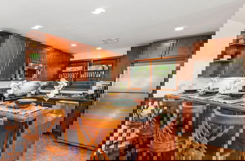 Photo 15 - International Colony Club 23