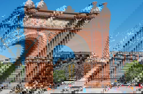 Photo 37 - Aspasios Arc de Triomf