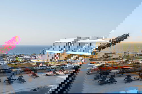 Foto 16 - Superfresh Penthouse Studio Apartment With sea View