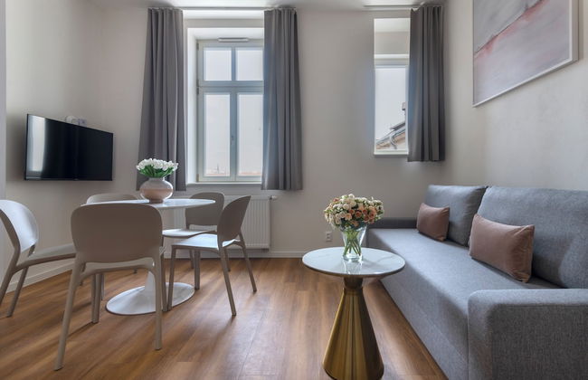 Encore Boutique Residence by Dwellfort - Photo 14