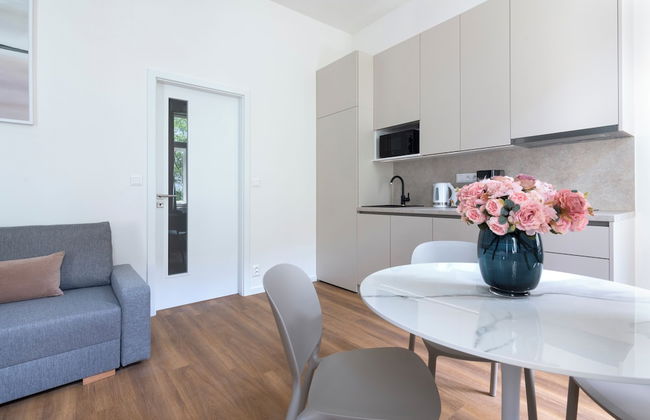 Encore Boutique Residence by Dwellfort - Photo 4