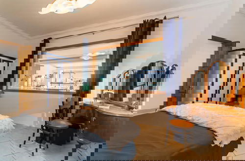 Foto 33 - Magnificent Seafront Apartment Sliema
