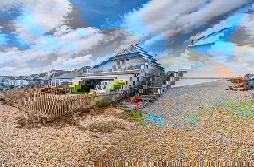 Photo 1 - Beachfront House With 2 Kayaks Sleeps 8