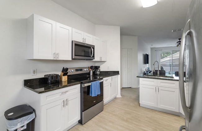 5/3 Pool Home Located in Sunset Ridge Community! - Foto 6