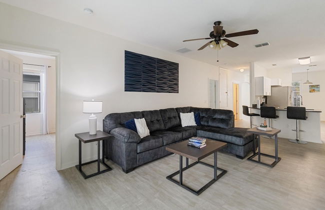 5/3 Pool Home Located in Sunset Ridge Community! - Foto 3