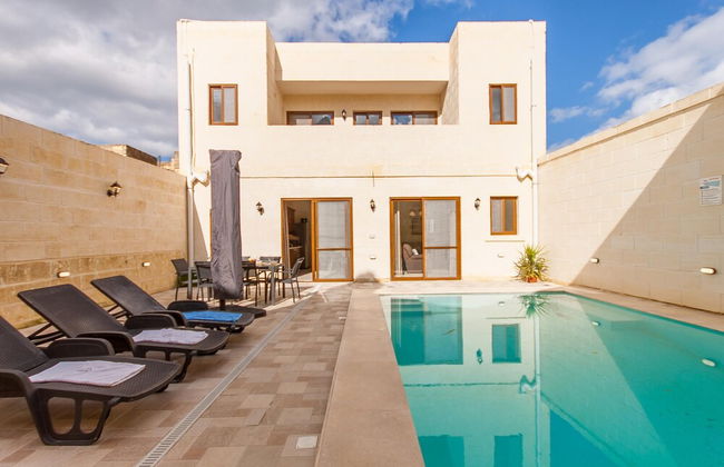 Nadurin Gozitan Villa 7 Bedr 2 Pools - Photo 3