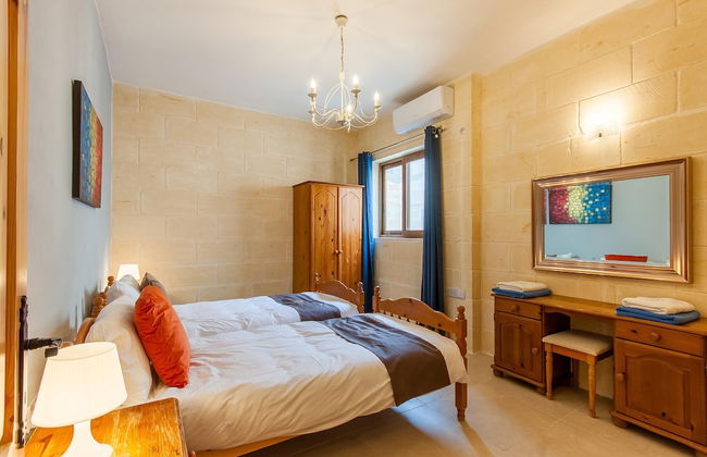 Nadurin Gozitan Villa 7 Bedr 2 Pools - Photo 35