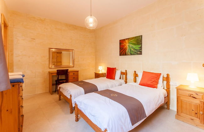 Nadurin Gozitan Villa 7 Bedr 2 Pools - Photo 36