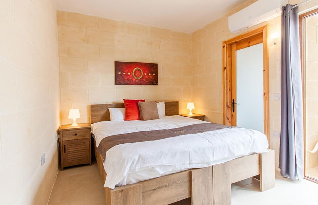 Nadurin Gozitan Villa 7 Bedr 2 Pools - Photo 12