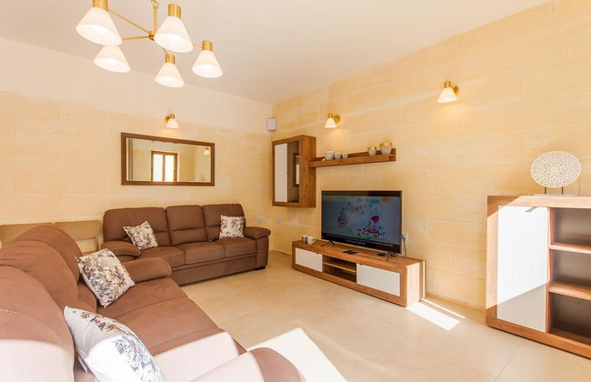 Nadurin Gozitan Villa 7 Bedr 2 Pools - Photo 8