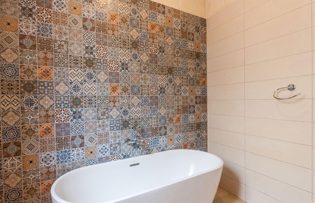 Nadurin Gozitan Villa 7 Bedr 2 Pools - Photo 20