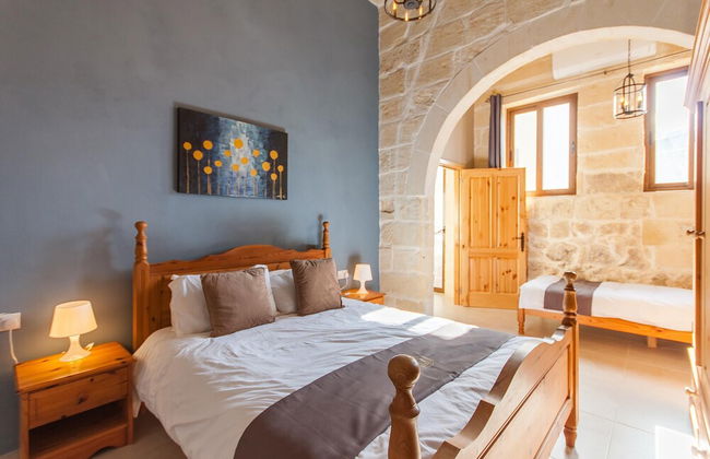 Nadurin Gozitan Villa 7 Bedr 2 Pools - Photo 10